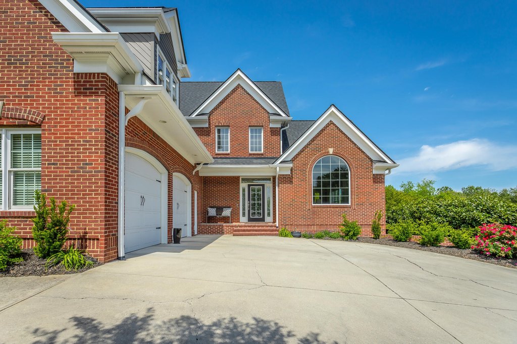 Chattanooga, Tennessee, 37416, United States, 4 Bedrooms Bedrooms, ,3.5 BathroomsBathrooms,Residential,Forsale,1894354