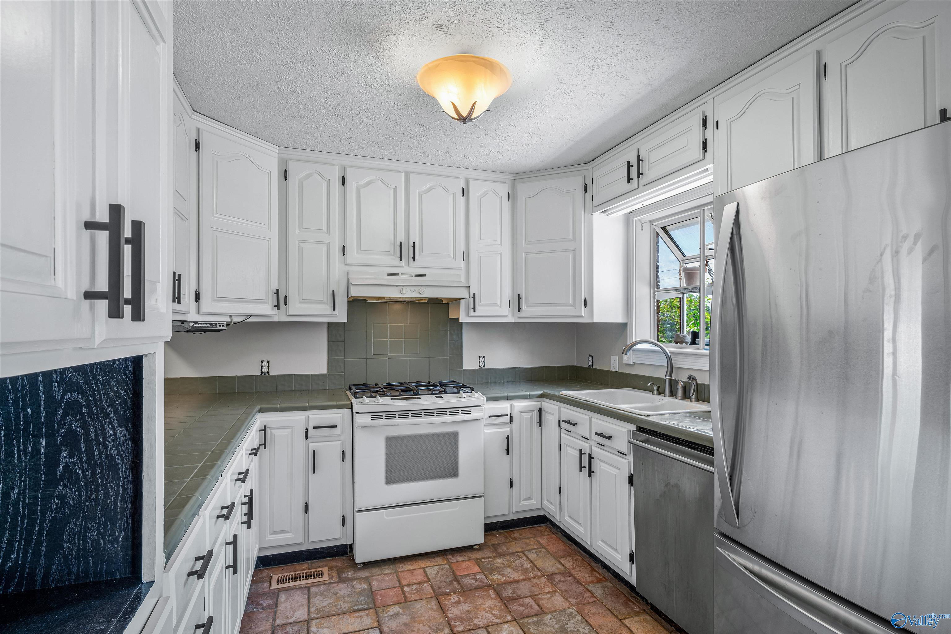 Fort Payne, Alabama, 35968, United States, 4 Bedrooms Bedrooms, ,3 BathroomsBathrooms,Residential,Forsale,2007686