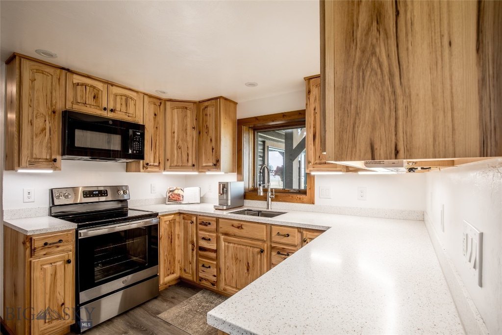 Ennis, Montana, 59729, United States, 4 Bedrooms Bedrooms, ,2 BathroomsBathrooms,Residential,Forsale,1894882