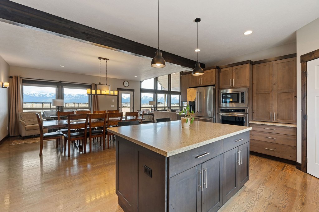 Kalispell, Montana, 59901, United States, 6 Bedrooms Bedrooms, ,4.5 BathroomsBathrooms,Residential,Forsale,1986949