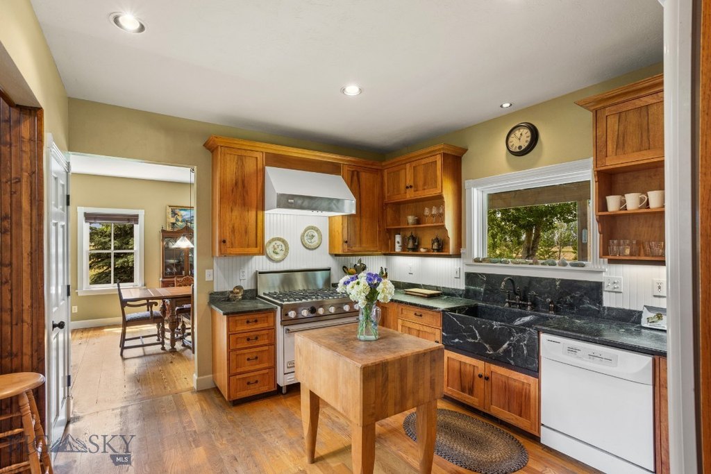 Livingston, Montana, 59047, United States, 3 Bedrooms Bedrooms, ,3 BathroomsBathrooms,Residential,Forsale,1986987