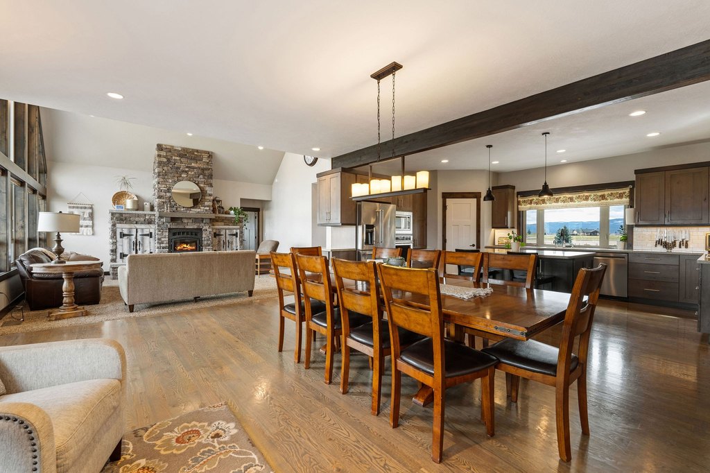 Kalispell, Montana, 59901, United States, 6 Bedrooms Bedrooms, ,4.5 BathroomsBathrooms,Residential,Forsale,1986949