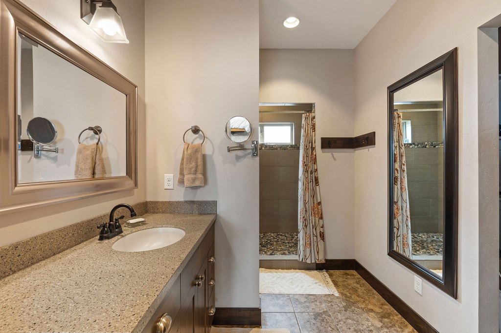 Kalispell, Montana, 59901, United States, 6 Bedrooms Bedrooms, ,4.5 BathroomsBathrooms,Residential,Forsale,1986949