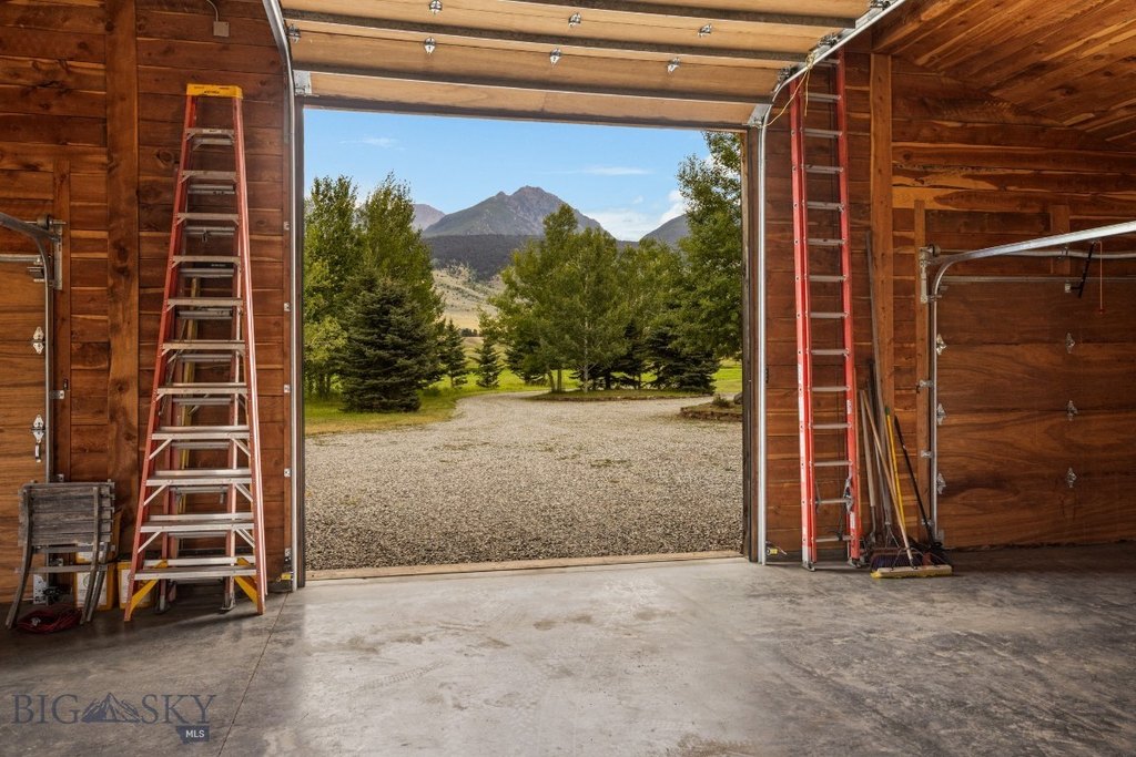 Livingston, Montana, 59047, United States, 3 Bedrooms Bedrooms, ,3 BathroomsBathrooms,Residential,Forsale,1986987