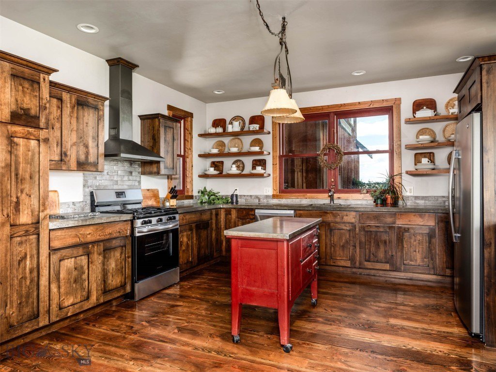Manhattan, Montana, 59741, United States, 4 Bedrooms Bedrooms, ,3.5 BathroomsBathrooms,Residential,Forsale,1894945