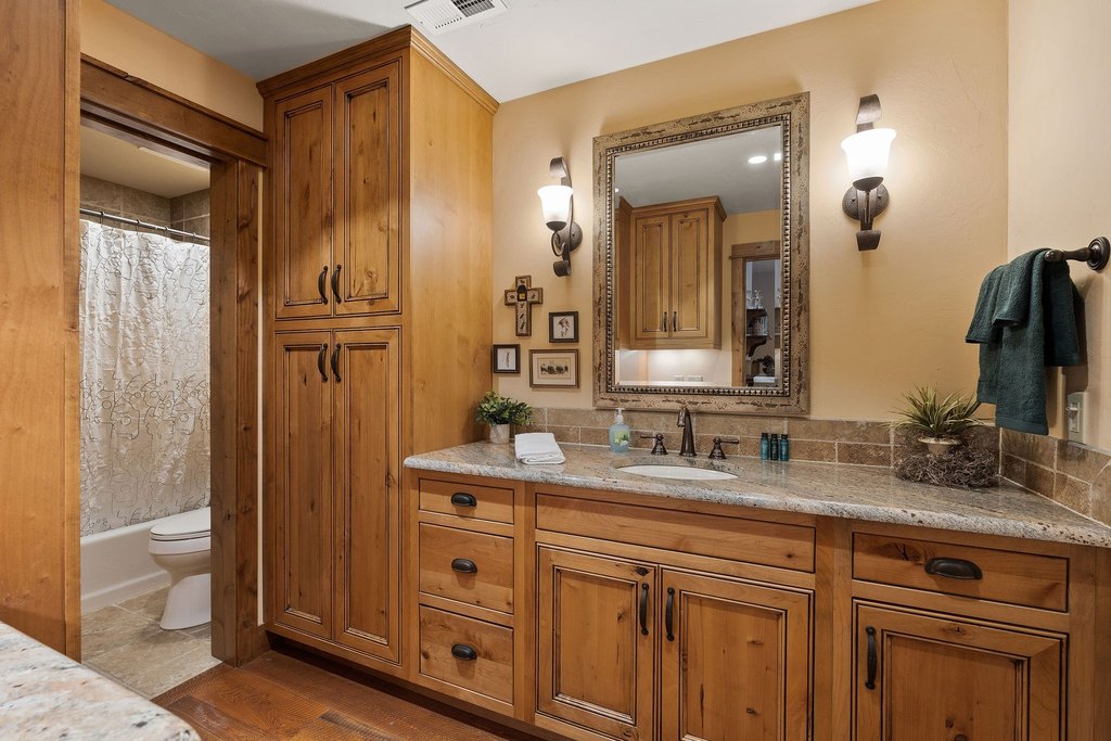 Bigfork, Montana, 59911, United States, 2 Bedrooms Bedrooms, ,2 BathroomsBathrooms,Residential,Forsale,1986951