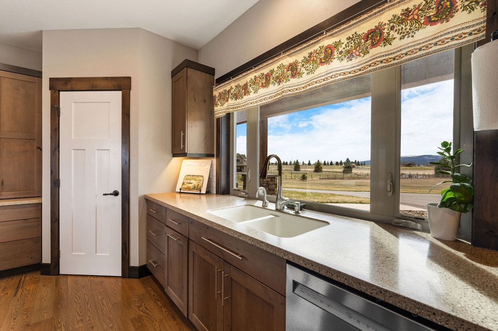 Kalispell, Montana, 59901, United States, 6 Bedrooms Bedrooms, ,4.5 BathroomsBathrooms,Residential,Forsale,1986949