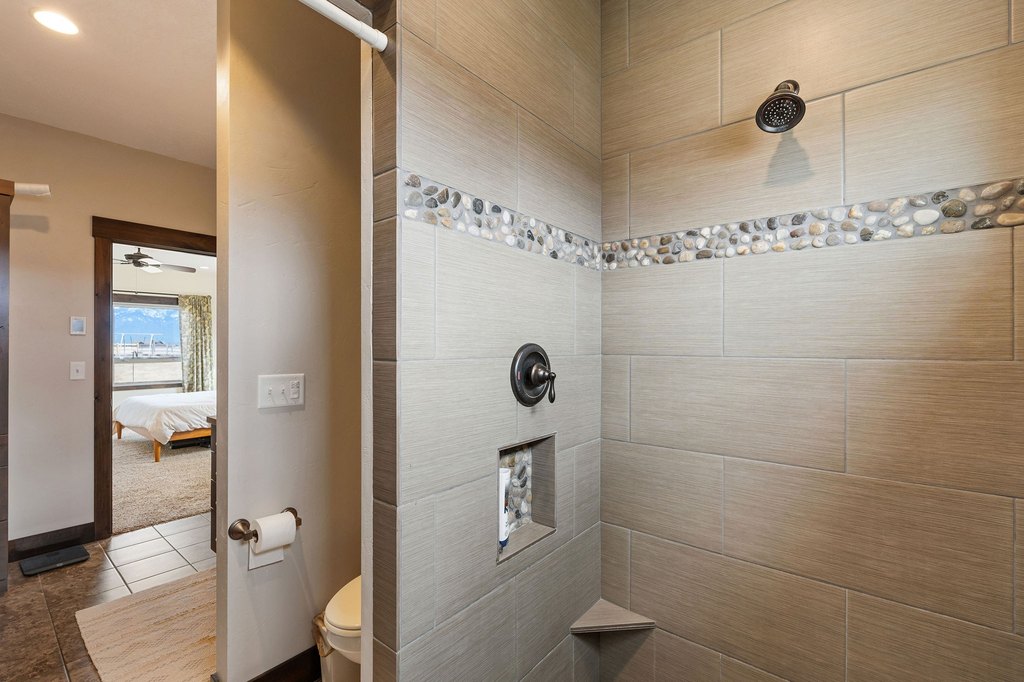 Kalispell, Montana, 59901, United States, 6 Bedrooms Bedrooms, ,4.5 BathroomsBathrooms,Residential,Forsale,1986949