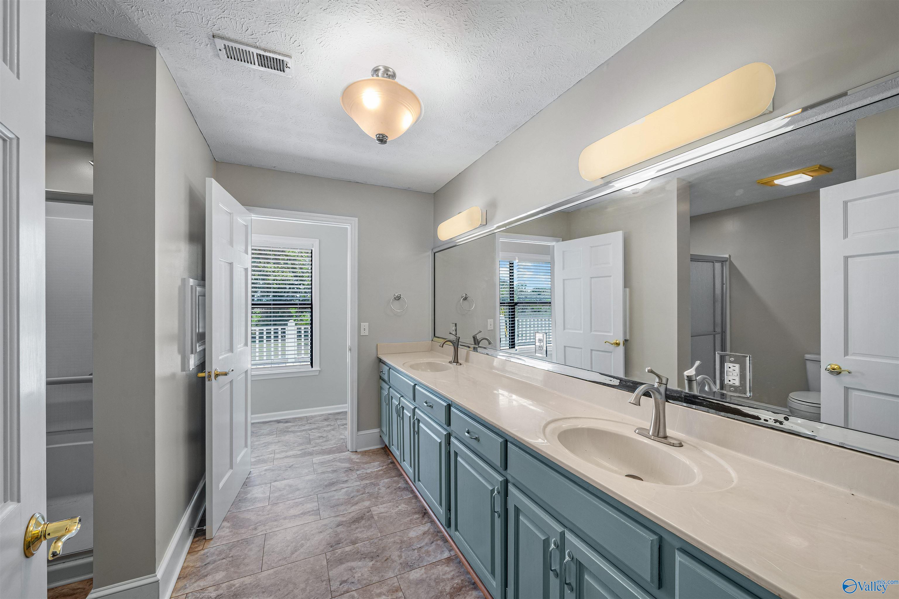 Fort Payne, Alabama, 35968, United States, 4 Bedrooms Bedrooms, ,3 BathroomsBathrooms,Residential,Forsale,2007686