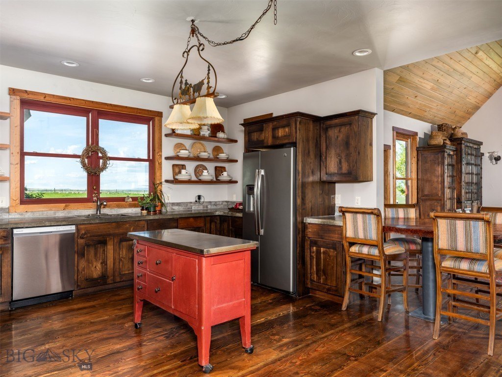 Manhattan, Montana, 59741, United States, 4 Bedrooms Bedrooms, ,3.5 BathroomsBathrooms,Residential,Forsale,1894945
