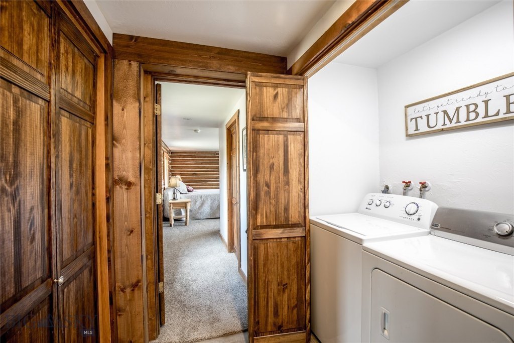 Ennis, Montana, 59729, United States, 4 Bedrooms Bedrooms, ,2 BathroomsBathrooms,Residential,Forsale,1894882