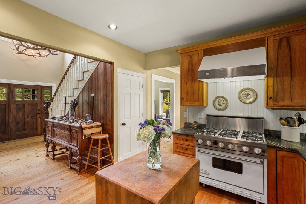 Livingston, Montana, 59047, United States, 3 Bedrooms Bedrooms, ,3 BathroomsBathrooms,Residential,Forsale,1986987