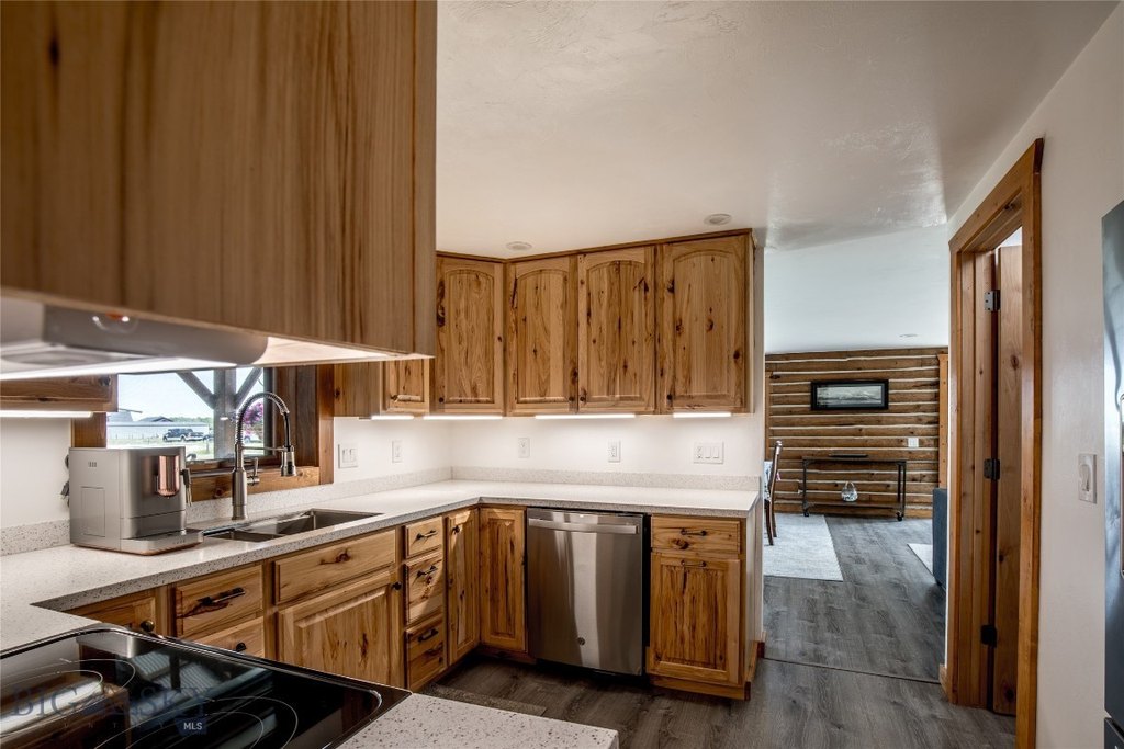 Ennis, Montana, 59729, United States, 4 Bedrooms Bedrooms, ,2 BathroomsBathrooms,Residential,Forsale,1894882