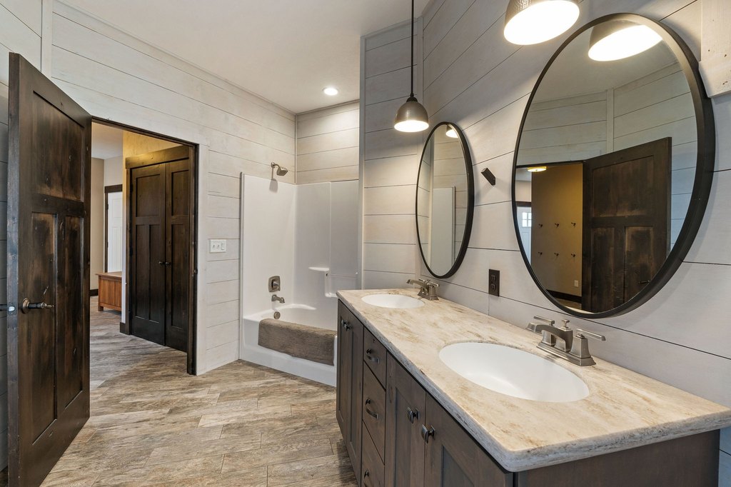 Kalispell, Montana, 59901, United States, 6 Bedrooms Bedrooms, ,4.5 BathroomsBathrooms,Residential,Forsale,1986949