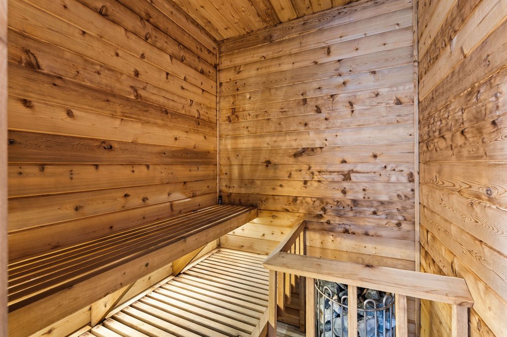 Kalispell, Montana, 59901, United States, 6 Bedrooms Bedrooms, ,4.5 BathroomsBathrooms,Residential,Forsale,1986949