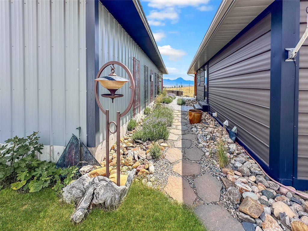 Ennis, Montana, 59729, United States, 3 Bedrooms Bedrooms, ,2 BathroomsBathrooms,Residential,Forsale,1944301