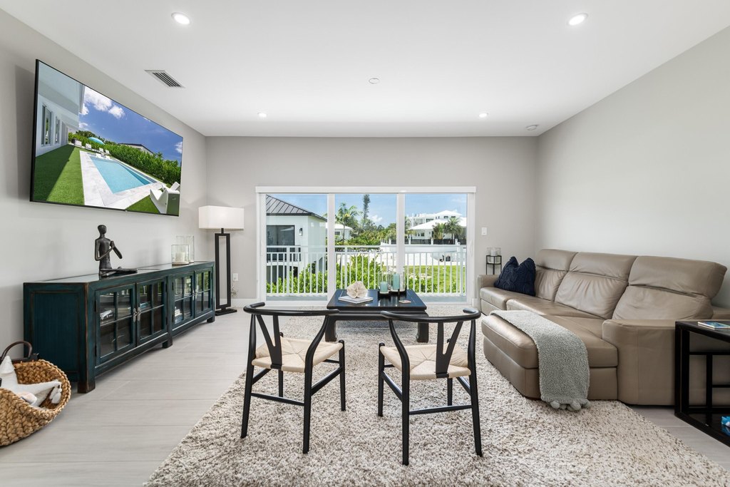 Duck, Florida, 33050, United States, 4 Bedrooms Bedrooms, ,3 BathroomsBathrooms,Residential,Forsale,1953790