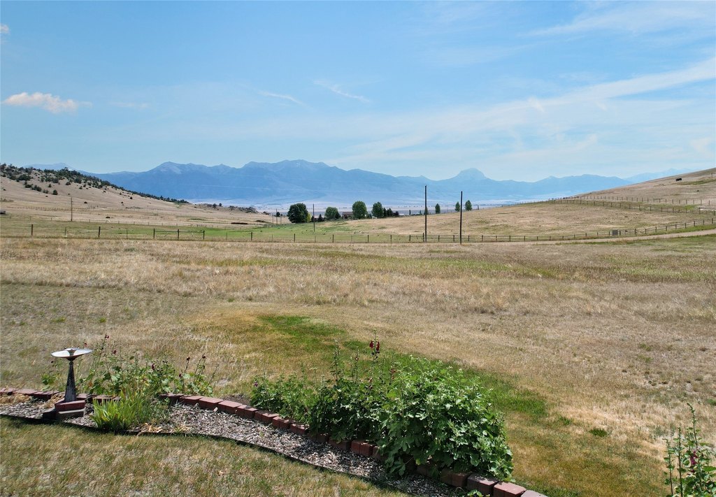 Ennis, Montana, 59729, United States, 3 Bedrooms Bedrooms, ,2 BathroomsBathrooms,Residential,Forsale,1944301