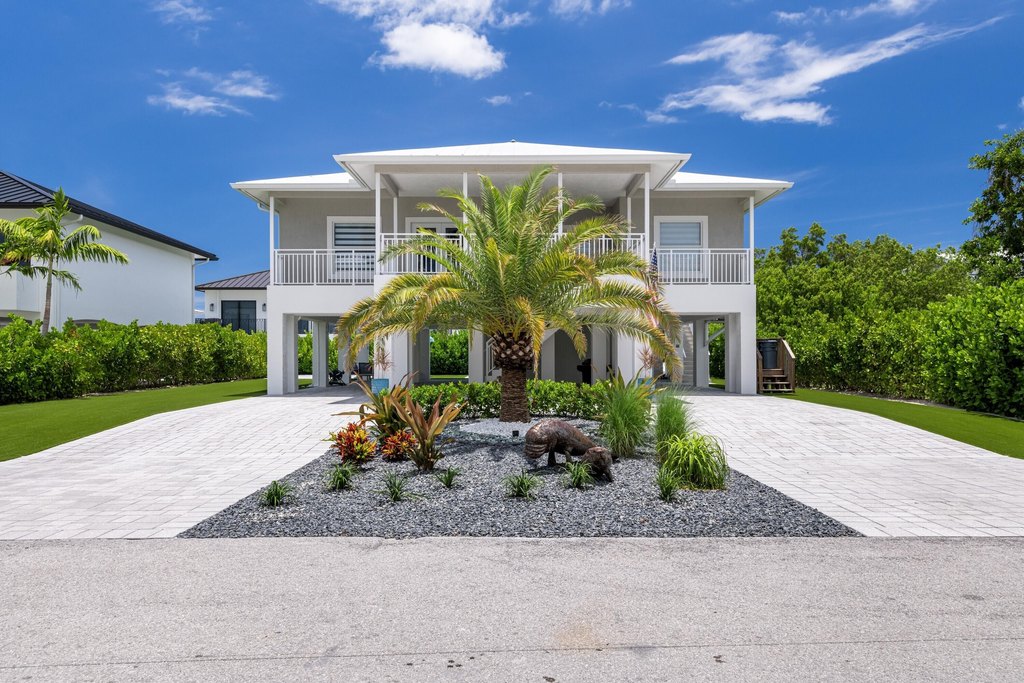 Duck, Florida, 33050, United States, 4 Bedrooms Bedrooms, ,3 BathroomsBathrooms,Residential,Forsale,1953790