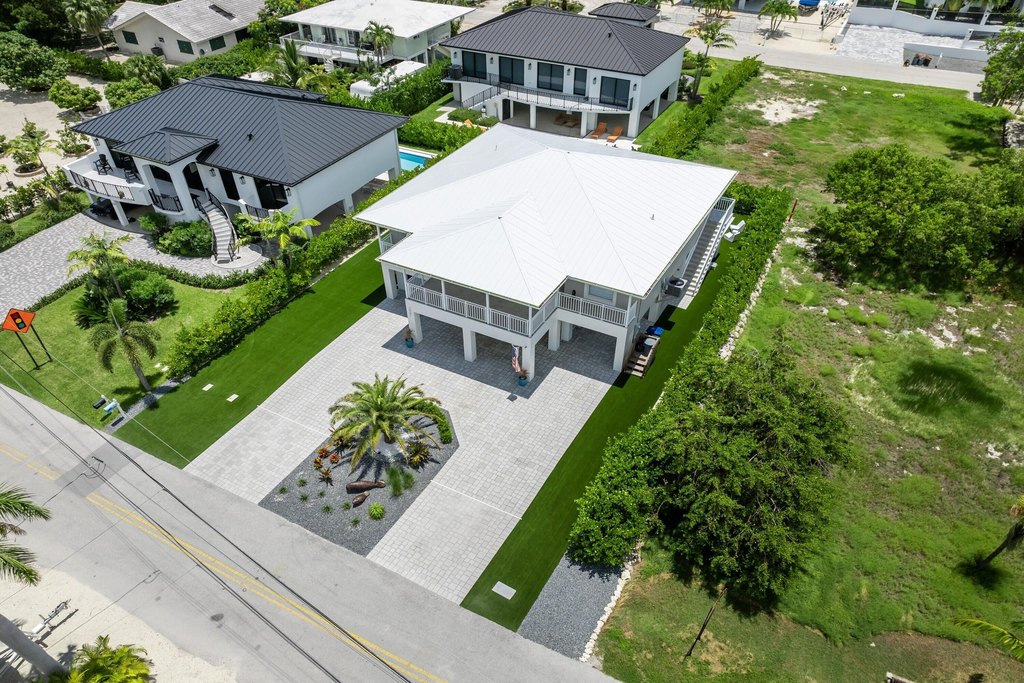 Duck, Florida, 33050, United States, 4 Bedrooms Bedrooms, ,3 BathroomsBathrooms,Residential,Forsale,1953790