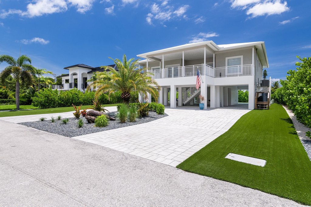 Duck, Florida, 33050, United States, 4 Bedrooms Bedrooms, ,3 BathroomsBathrooms,Residential,Forsale,1953790