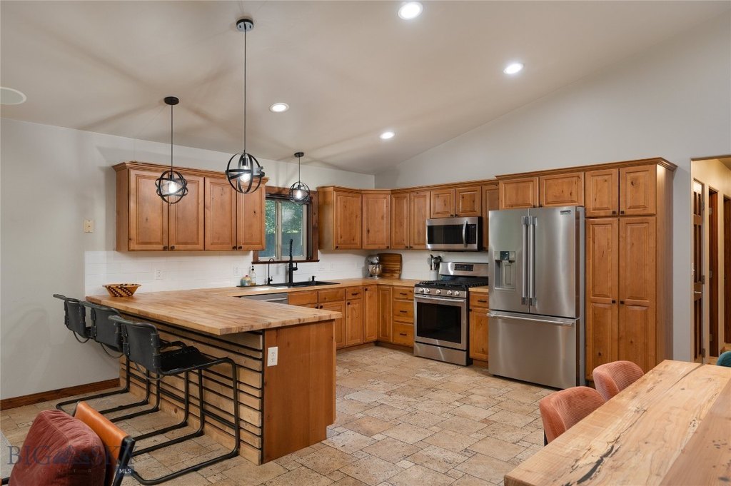 Manhattan, Montana, 59741, United States, 5 Bedrooms Bedrooms, ,4 BathroomsBathrooms,Residential,Forsale,1915000