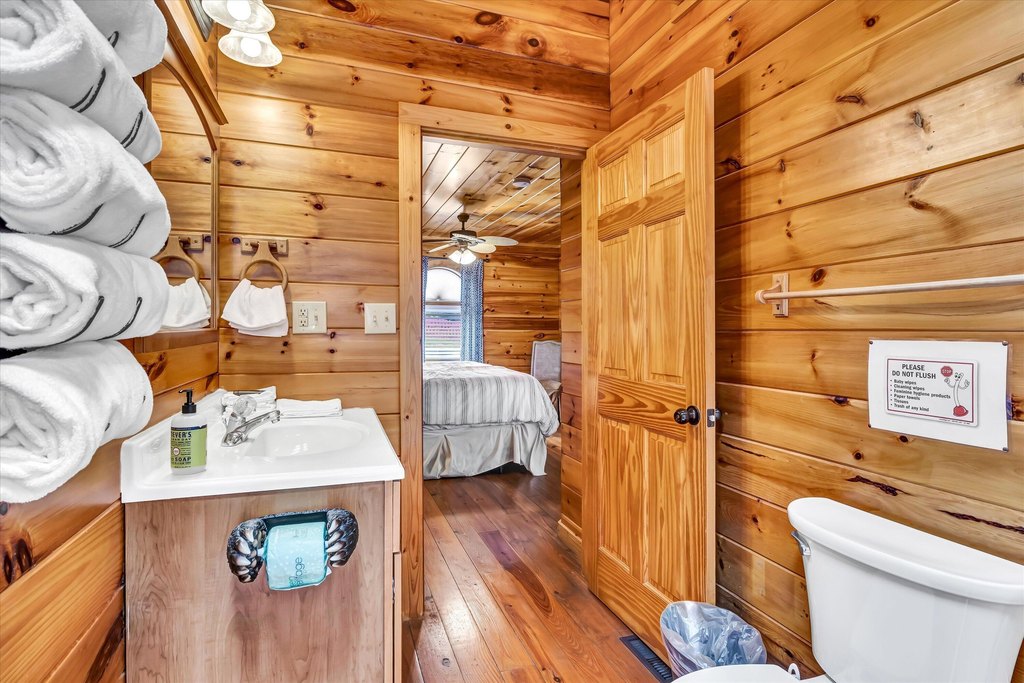 Sevierville, Tennessee, 37876, United States, 3 Bedrooms Bedrooms, ,3.5 BathroomsBathrooms,Residential,Forsale,1894437