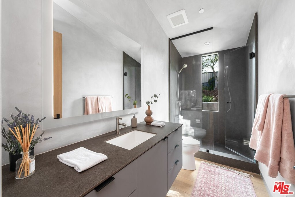 Malibu, California, 90265, United States, 3 Bedrooms Bedrooms, ,3 BathroomsBathrooms,Residential,Forsale,1922125