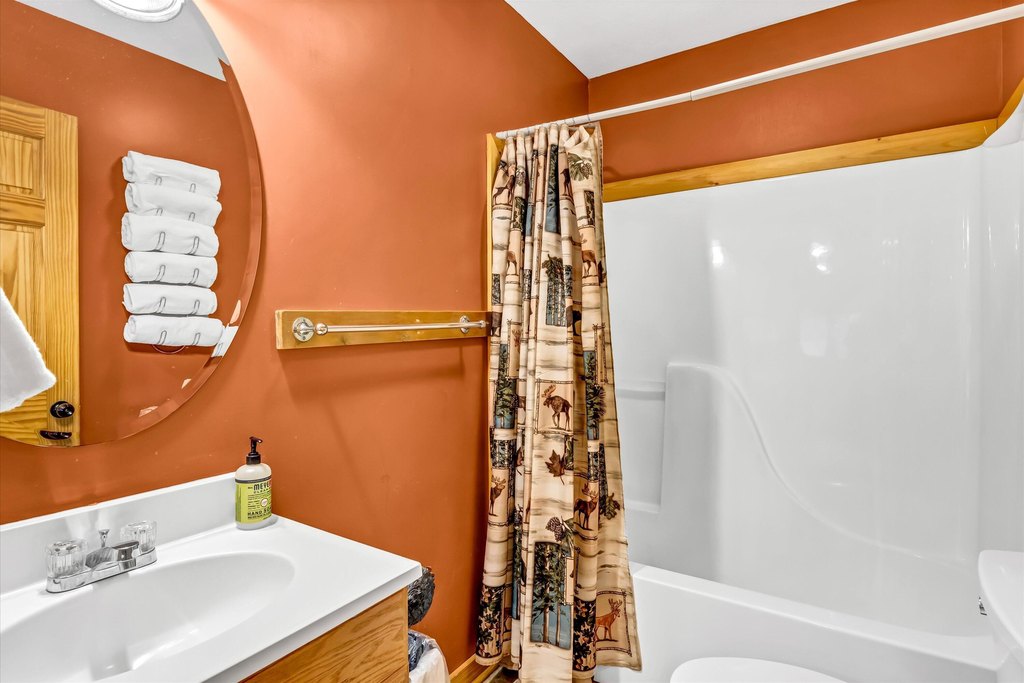 Sevierville, Tennessee, 37876, United States, 3 Bedrooms Bedrooms, ,3.5 BathroomsBathrooms,Residential,Forsale,1894437