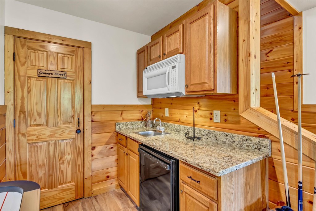 Sevierville, Tennessee, 37876, United States, 3 Bedrooms Bedrooms, ,3.5 BathroomsBathrooms,Residential,Forsale,1894437