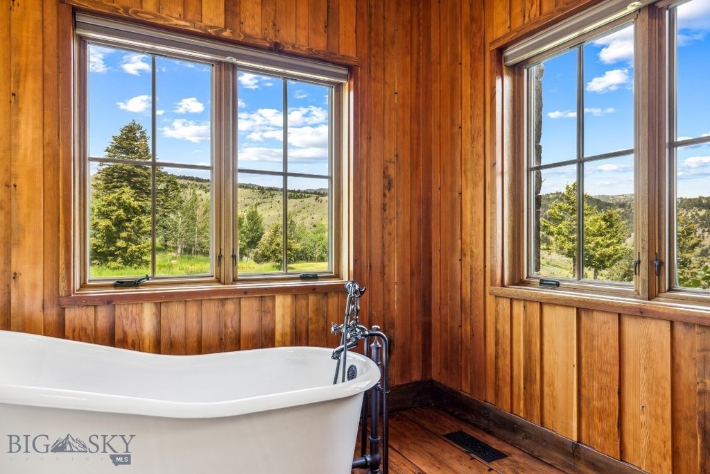 Livingston, Montana, 59047, United States, 3 Bedrooms Bedrooms, ,3.5 BathroomsBathrooms,Residential,Forsale,1941177