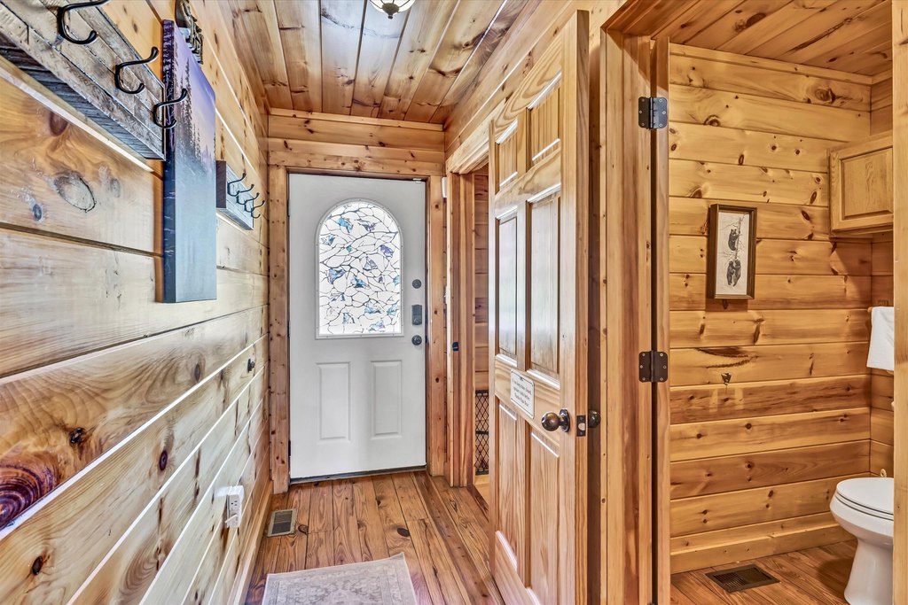 Sevierville, Tennessee, 37876, United States, 3 Bedrooms Bedrooms, ,3.5 BathroomsBathrooms,Residential,Forsale,1894437