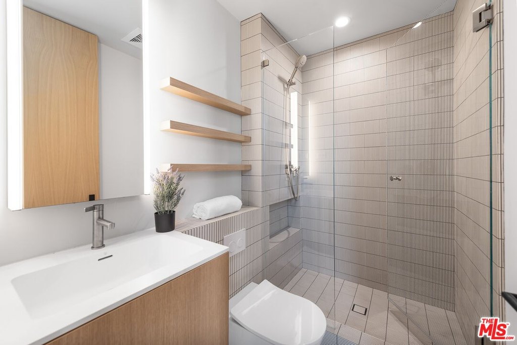 Malibu, California, 90265, United States, 3 Bedrooms Bedrooms, ,3 BathroomsBathrooms,Residential,Forsale,1922125