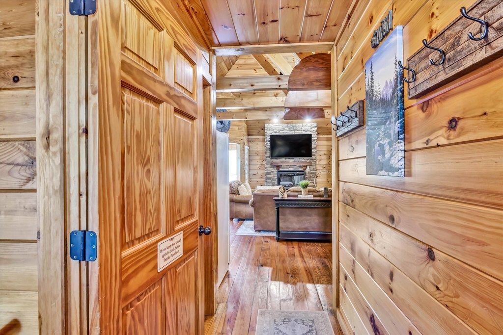 Sevierville, Tennessee, 37876, United States, 3 Bedrooms Bedrooms, ,3.5 BathroomsBathrooms,Residential,Forsale,1894437