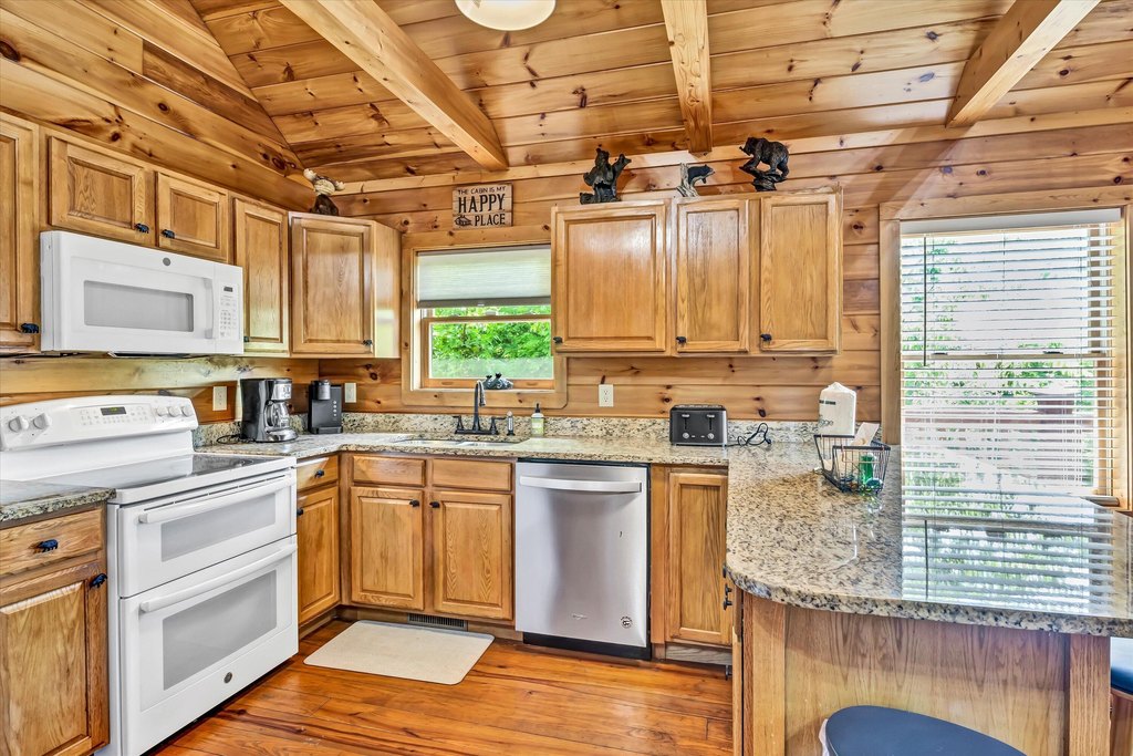 Sevierville, Tennessee, 37876, United States, 3 Bedrooms Bedrooms, ,3.5 BathroomsBathrooms,Residential,Forsale,1894437