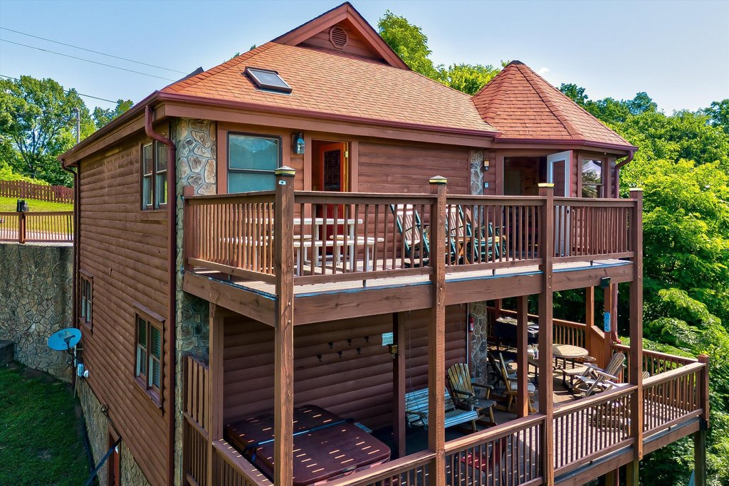 Sevierville, Tennessee, 37876, United States, 3 Bedrooms Bedrooms, ,3.5 BathroomsBathrooms,Residential,Forsale,1894437