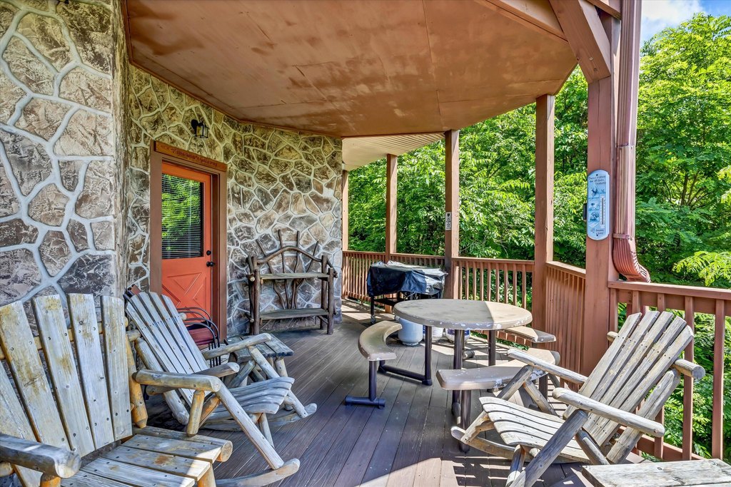 Sevierville, Tennessee, 37876, United States, 3 Bedrooms Bedrooms, ,3.5 BathroomsBathrooms,Residential,Forsale,1894437