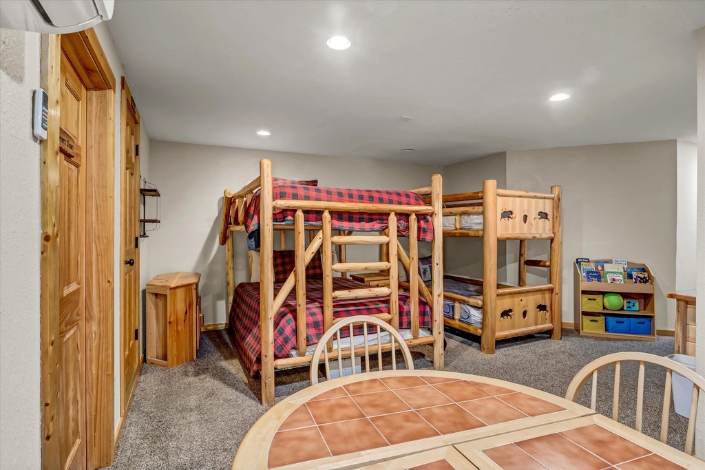 Sevierville, Tennessee, 37876, United States, 3 Bedrooms Bedrooms, ,3.5 BathroomsBathrooms,Residential,Forsale,1894437