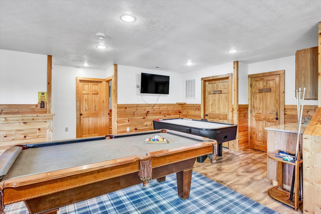Sevierville, Tennessee, 37876, United States, 3 Bedrooms Bedrooms, ,3.5 BathroomsBathrooms,Residential,Forsale,1894437