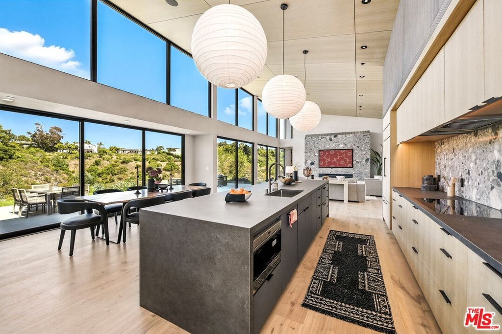 Malibu, California, 90265, United States, 3 Bedrooms Bedrooms, ,3 BathroomsBathrooms,Residential,Forsale,1922125