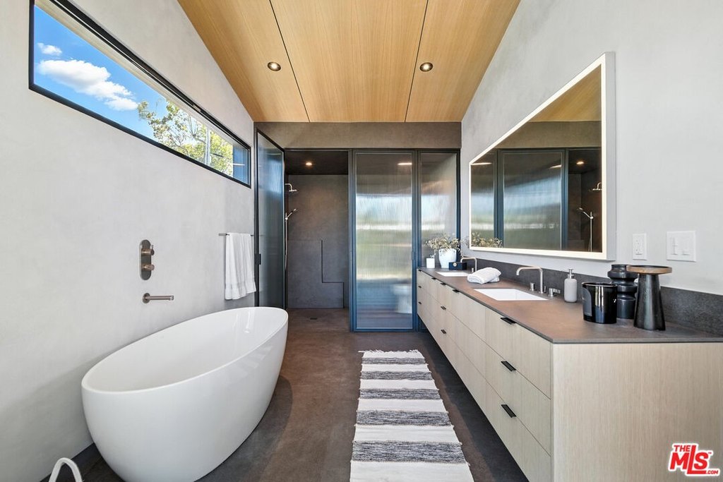 Malibu, California, 90265, United States, 3 Bedrooms Bedrooms, ,3 BathroomsBathrooms,Residential,Forsale,1922125