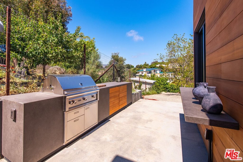 Malibu, California, 90265, United States, 3 Bedrooms Bedrooms, ,3 BathroomsBathrooms,Residential,Forsale,1922125