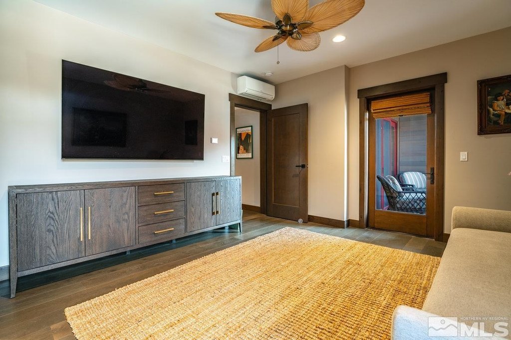 Stateline, Nevada, 89449, United States, 2 Bedrooms Bedrooms, ,3 BathroomsBathrooms,Residential,Forsale,1920161