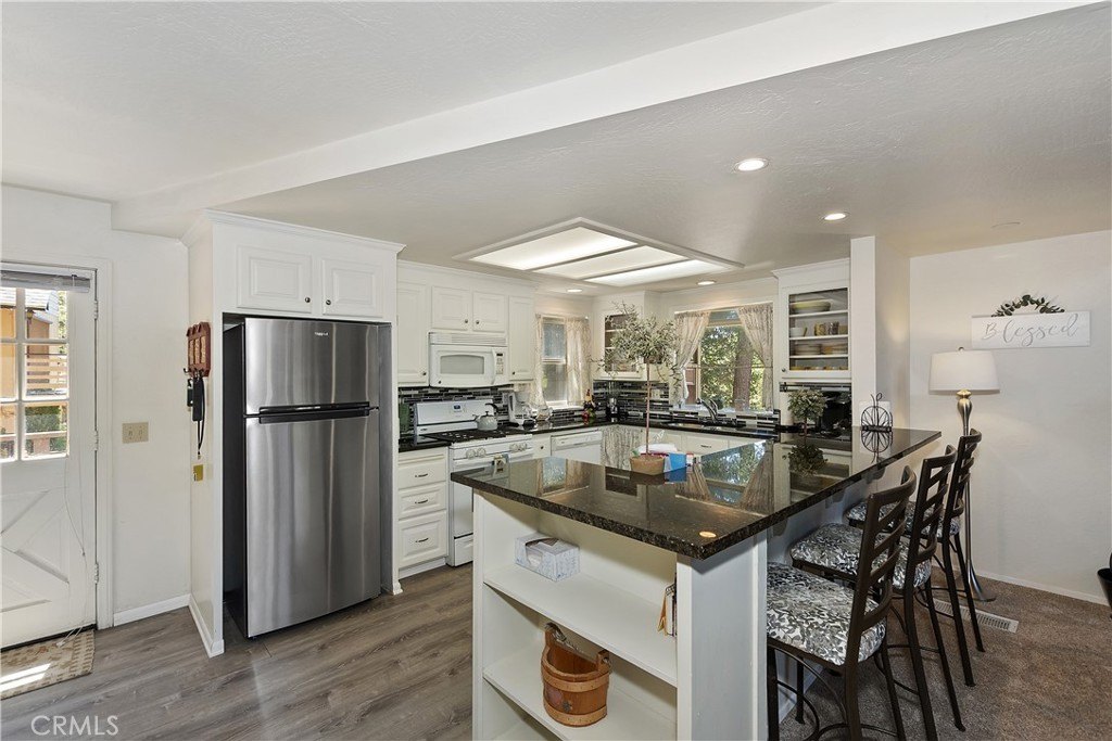 Lake Arrowhead, California, 92352, United States, 3 Bedrooms Bedrooms, ,2.5 BathroomsBathrooms,Residential,Forsale,1934025