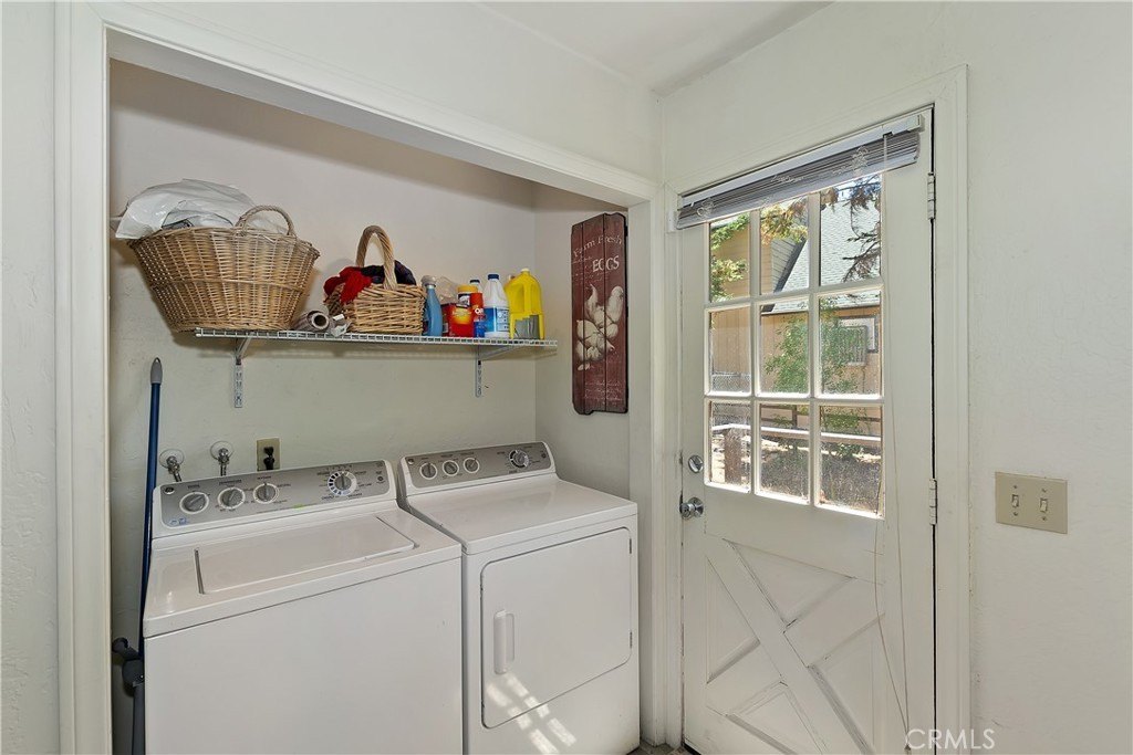 Lake Arrowhead, California, 92352, United States, 3 Bedrooms Bedrooms, ,2.5 BathroomsBathrooms,Residential,Forsale,1934025
