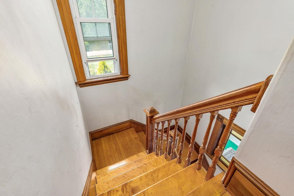 Kittery, Maine, 03904, United States, 7 Bedrooms Bedrooms, ,3 BathroomsBathrooms,Residential,Forsale,1941233