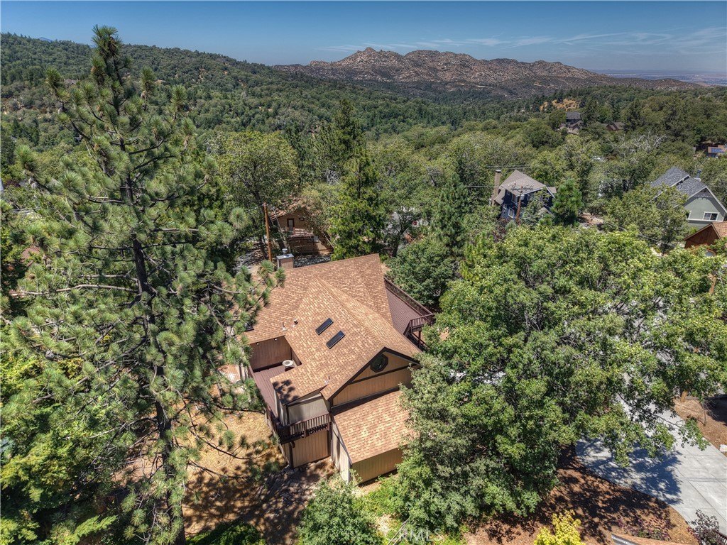 Lake Arrowhead, California, 92352, United States, 3 Bedrooms Bedrooms, ,2.5 BathroomsBathrooms,Residential,Forsale,1934025
