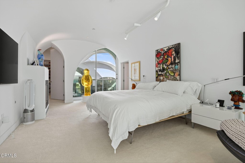 Oxnard, California, 93035, United States, 4 Bedrooms Bedrooms, ,4.5 BathroomsBathrooms,Residential,Forsale,1941487