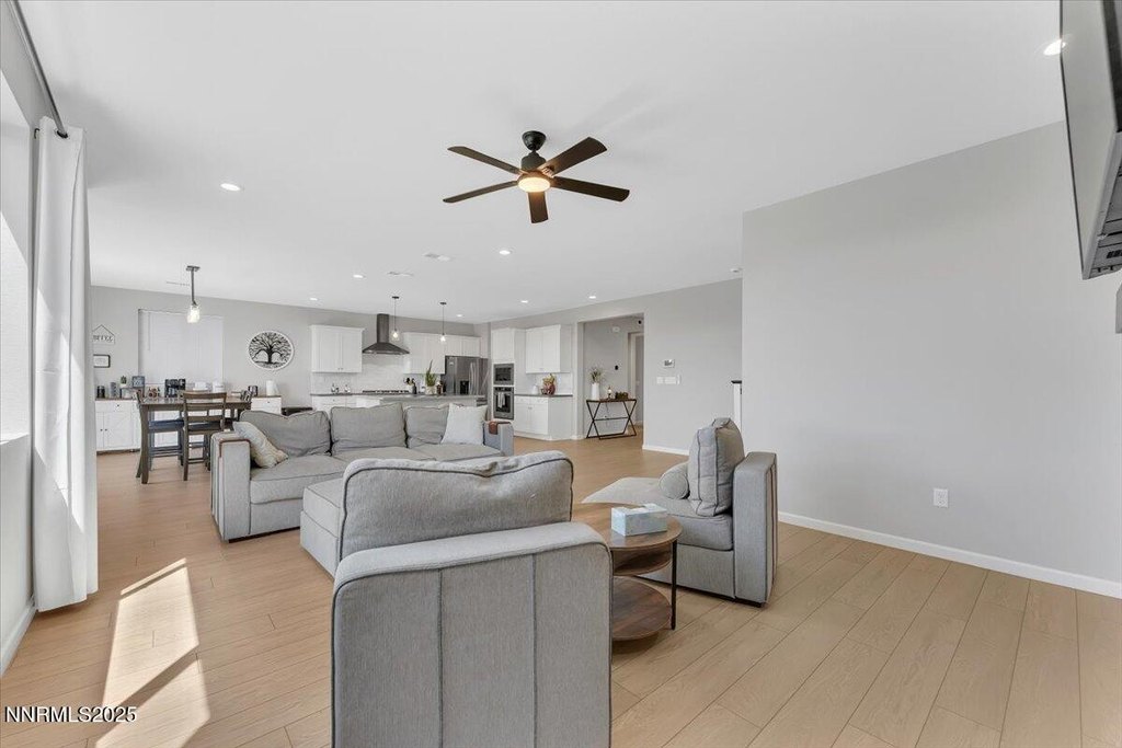 Sparks, Nevada, 89436, United States, 5 Bedrooms Bedrooms, ,3.5 BathroomsBathrooms,Residential,Forsale,1910318