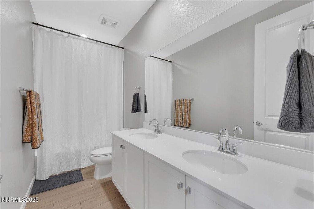 Sparks, Nevada, 89436, United States, 5 Bedrooms Bedrooms, ,3.5 BathroomsBathrooms,Residential,Forsale,1910318